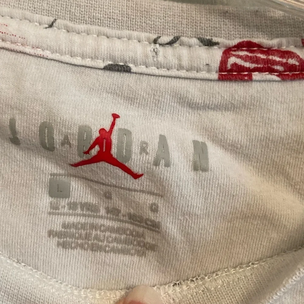 NIKE AIR JORDAN BOY'S‎ ALL OVER PRINTED TEE T-SHIRT Size Large